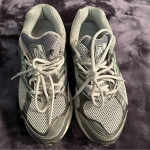 Brooks Ultimate Sockliner Linear Platform Tennis Shoes